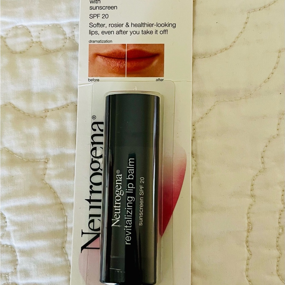 Neutrogena Black Lip Balm Glossy Finish